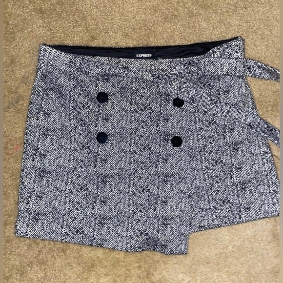 Women’s Express Skort - Picture 2 of 9